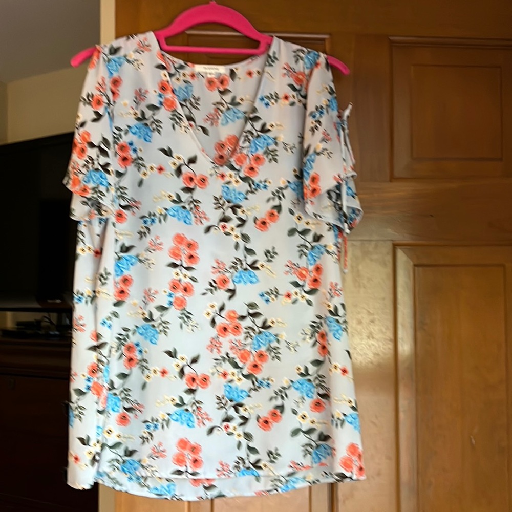 Woman’s printed blouse size small